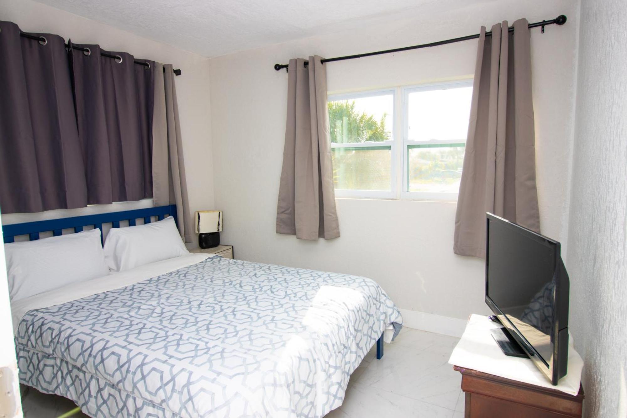 Shared Home - Close To The Beach Riviera Beach Eksteriør billede