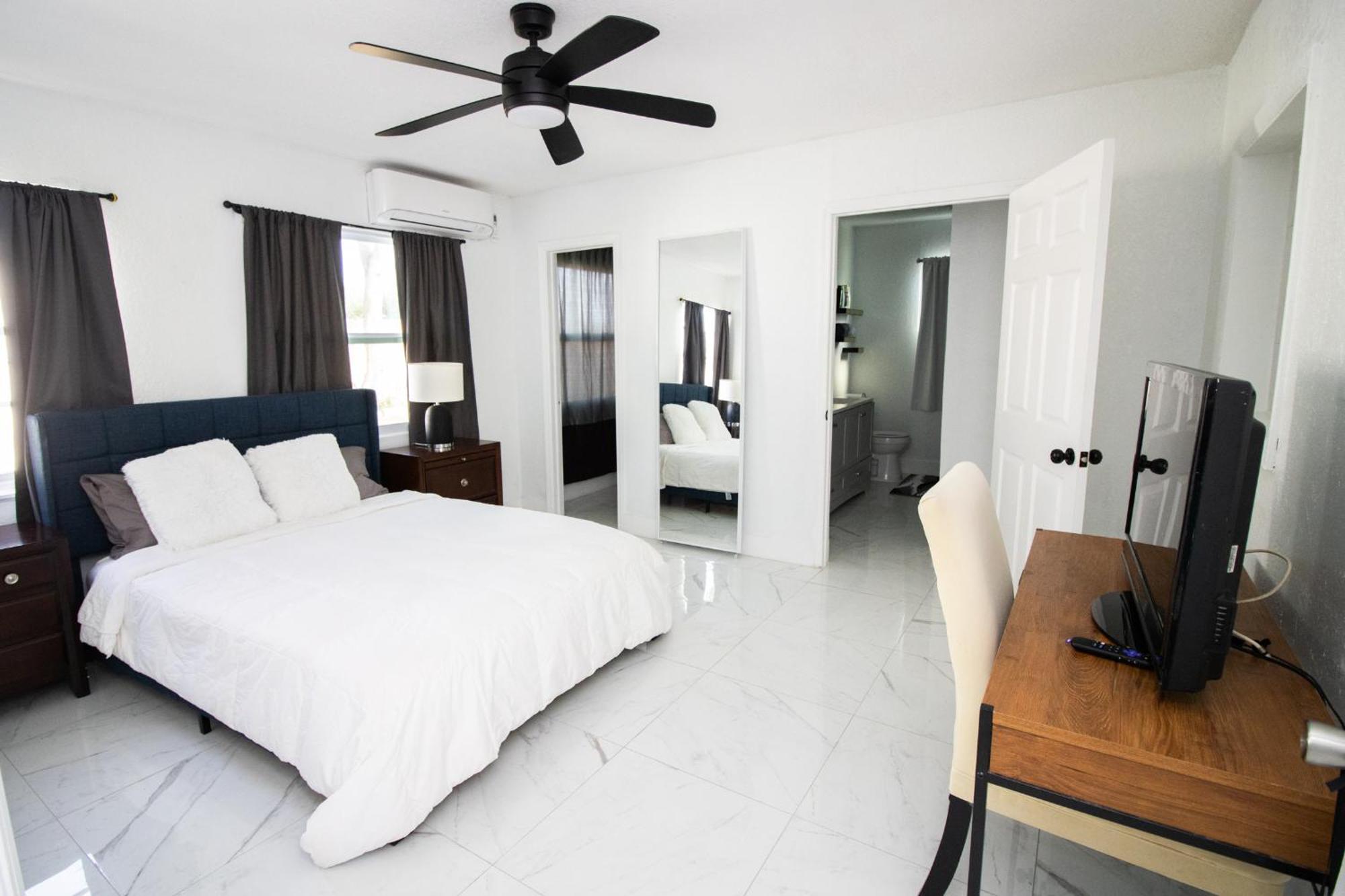 Shared Home - Close To The Beach Riviera Beach Eksteriør billede
