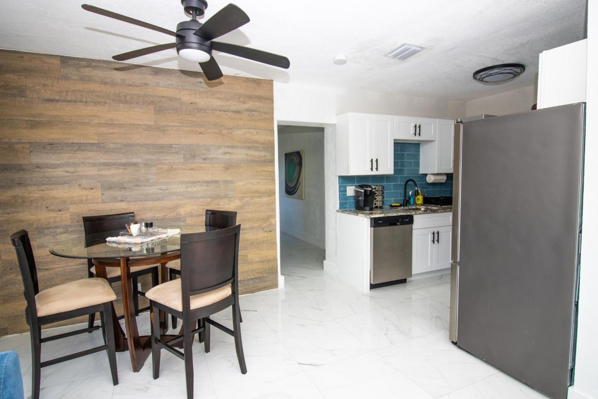Shared Home - Close To The Beach Riviera Beach Eksteriør billede