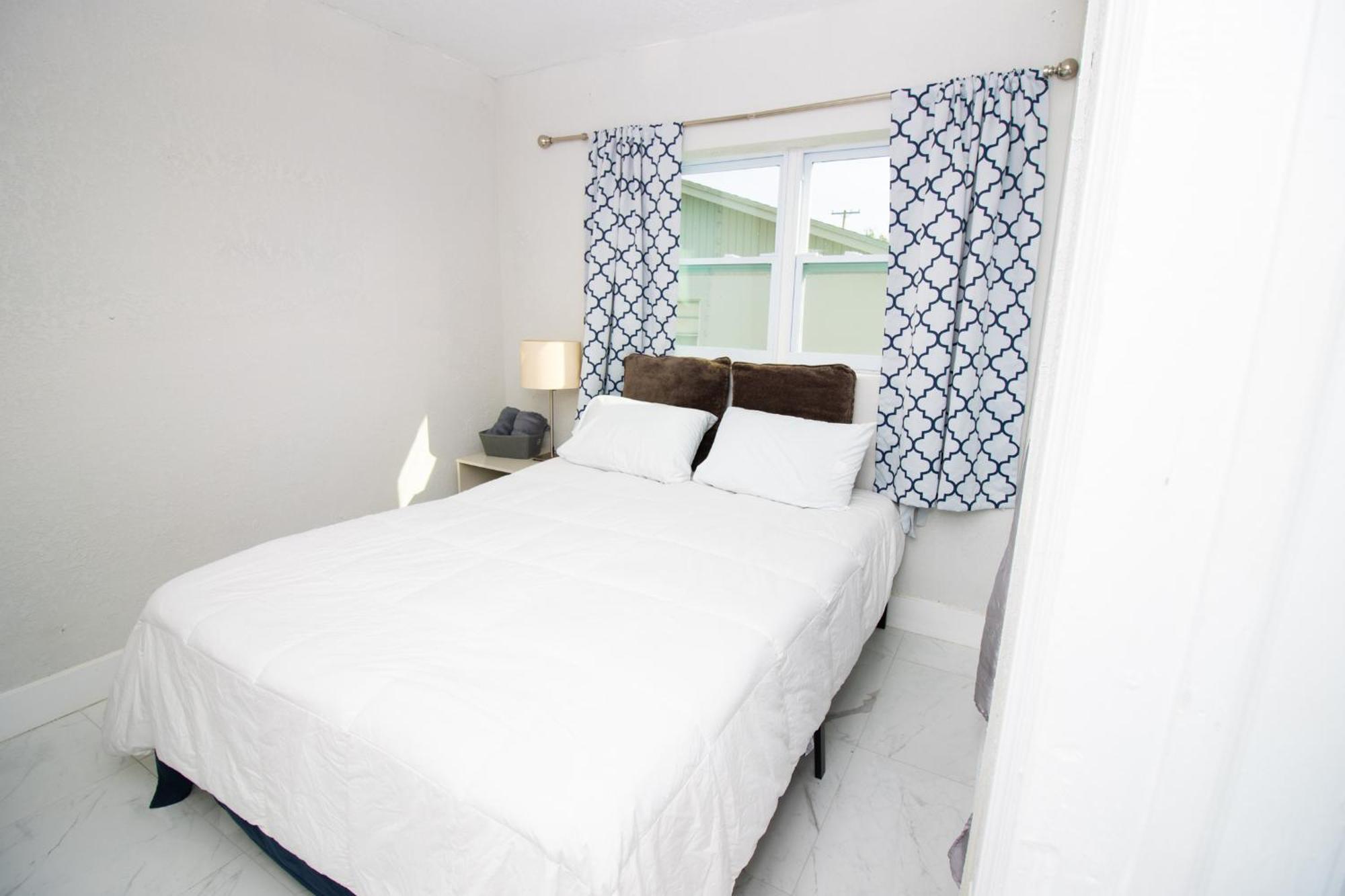 Shared Home - Close To The Beach Riviera Beach Eksteriør billede