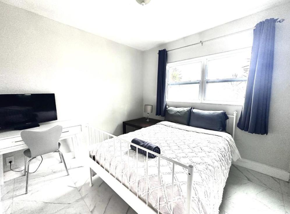 Shared Home - Close To The Beach Riviera Beach Eksteriør billede